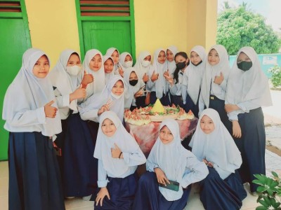 siswa numpang Selvi